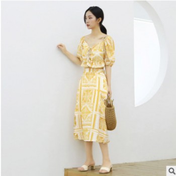 2019夏季韩版女装新品女士休闲套装+大V领绑带上衣+印花半身裙子