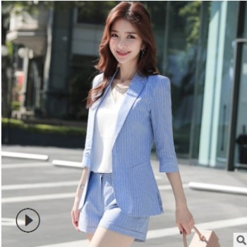 2019春季新品质款韩版英伦气质条纹中袖短裤套装修身时尚小西装女